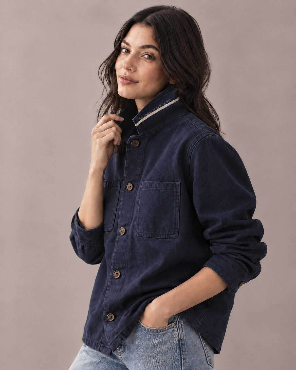 the canvas overshirt in navy · östermalm — on her, collar up